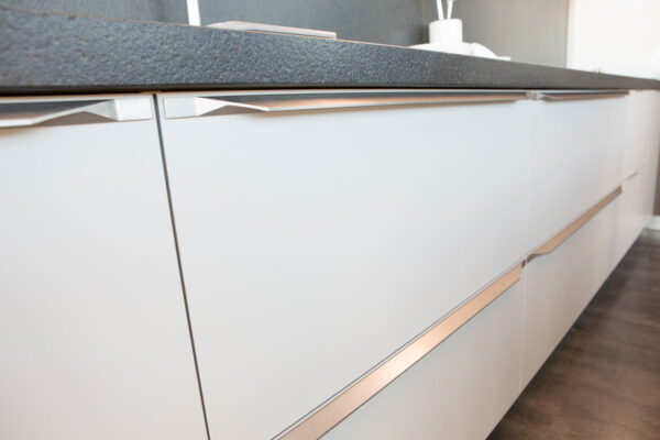 Tamm chrome Handle
