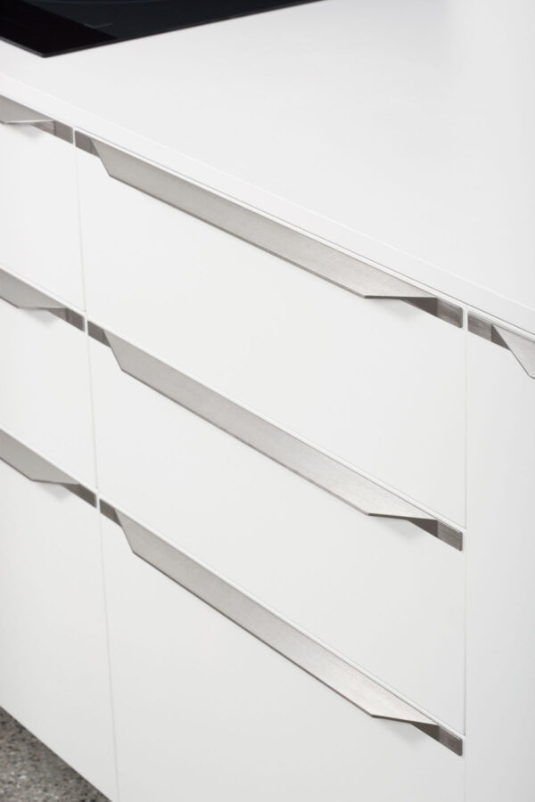 Tamm chrome Handle