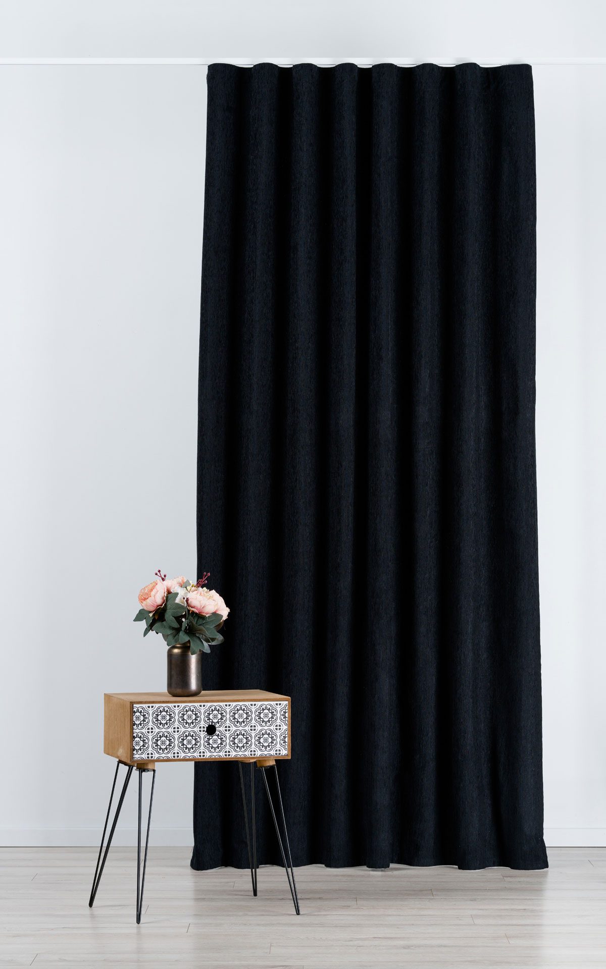 peron black print curtain