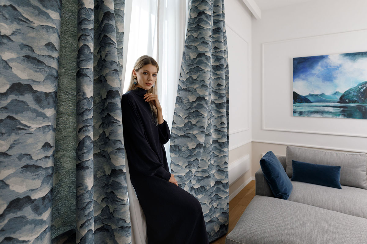 nebbia blue print curtain